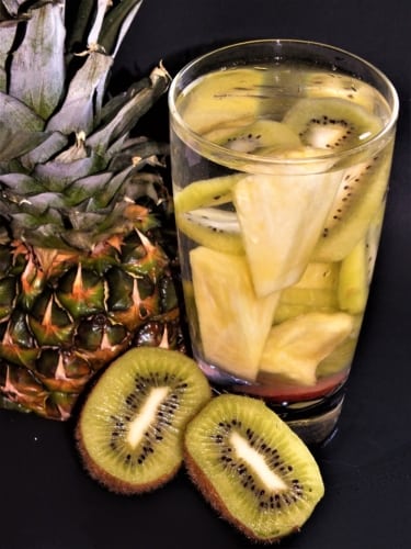 Ovocná voda: ananas a kiwi