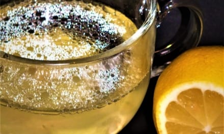 Chřipkový čaj: zázvor, med, citrón a kokosový olej