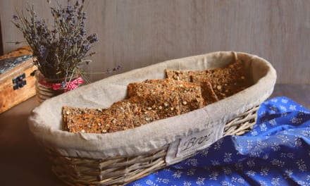 Celozrnný chléb se semínky a ovesnými vločkami (bez droždí)