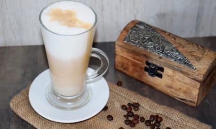 Caffe latte s kardamomem